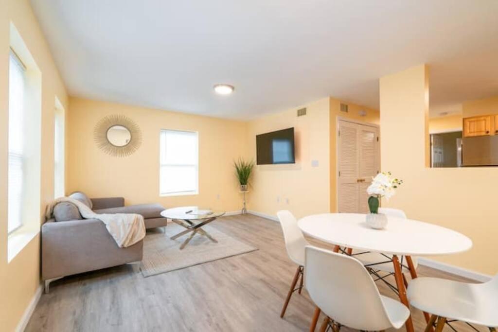 Gorgeous Waterfront 2 Bedroom 1 Bath Modern Home. New Haven Exteriör bild